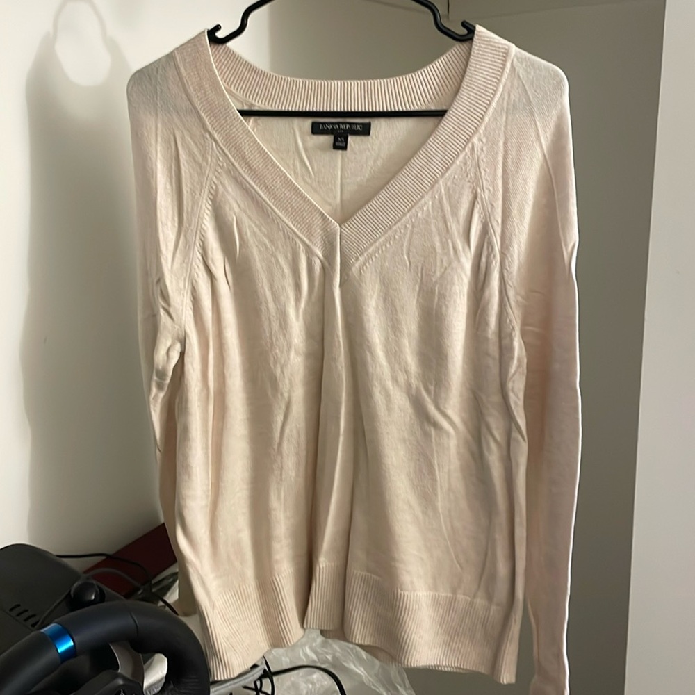 Simple classic V-neck long sleeve